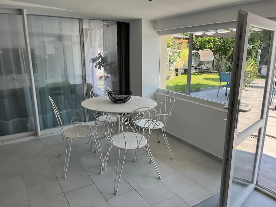 Appartement En Rdj De Maison Savigny-sur-Orge 0*,  France